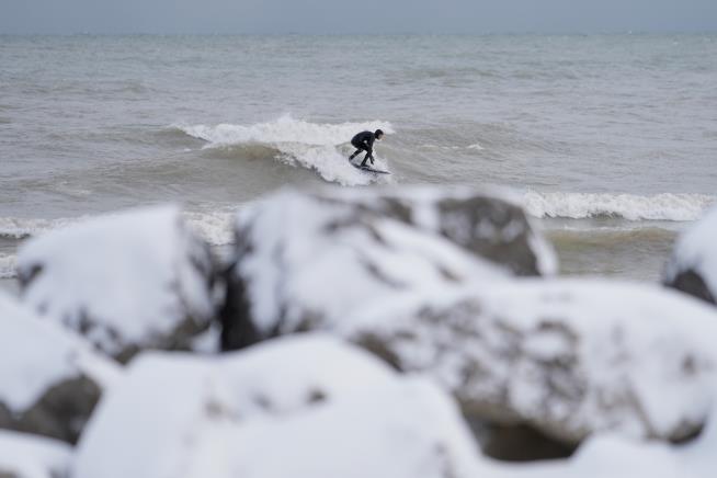 Arctic air hits much of the US, bringing snow to some areas and very chilly temperatures to Florida