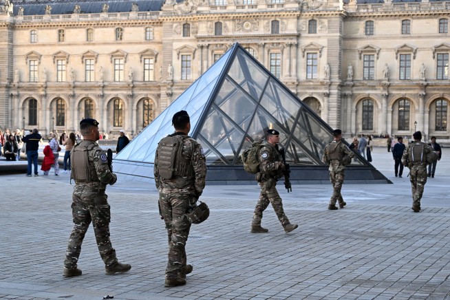 Paris prosecutor: 2 Louvre heist suspects had prior theft conviction together
