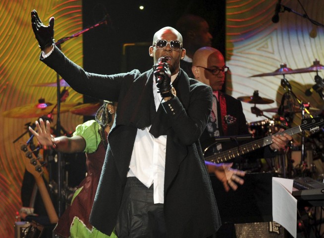 R. Kelly sings about troubles in revealing 19-minute song