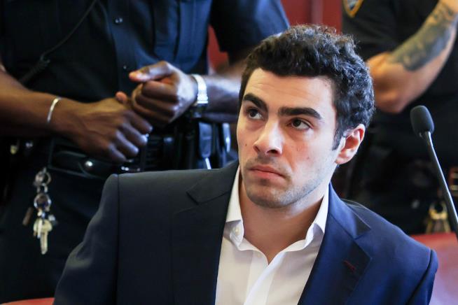 Judge bars federal prosecutors from seeking the death penalty against Luigi Mangione