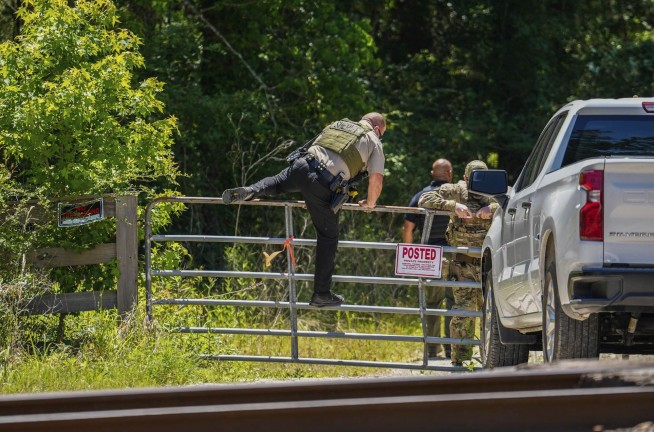 Prosecutor: Suspected Texas gunman tried to escape to Mexico