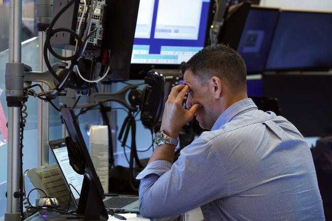 Investors dump stocks, buy bonds as virus fears flare again