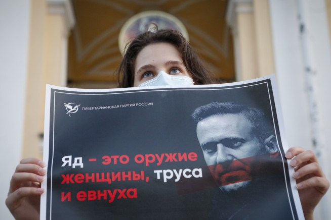 Russian doctors refuse Navalny's transfer to Germany