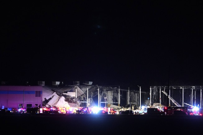 4 dead in US tornadoes, storms; roof collapse at Amazon