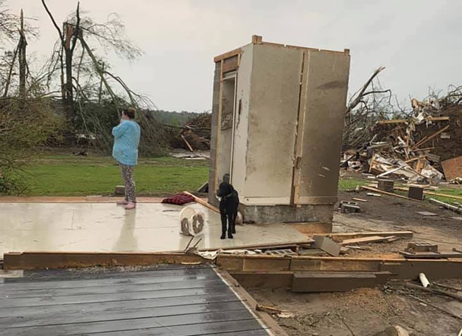Concrete room saves Mississippi family of 4 from twister