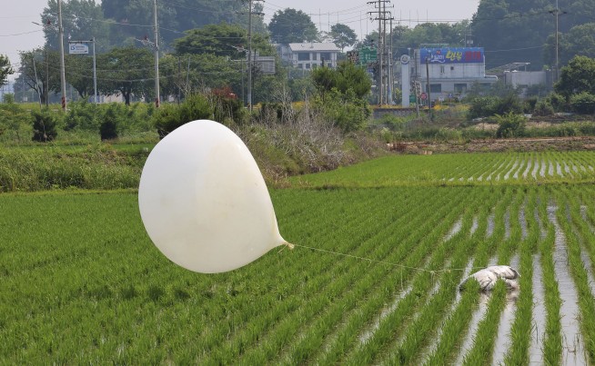 Change in wind direction prompts worry about more North Korean trash balloon launches toward South