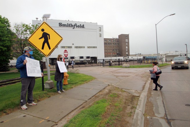 Smithfield Foods pork plant faces OSHA fine from outbreak