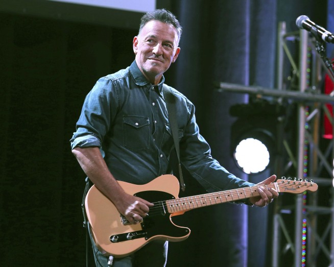 Springsteen charged with drunken driving; Jeep ad on pause