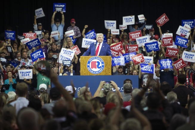 Gov. Kristi Noem endorses Trump as he visits South Dakota