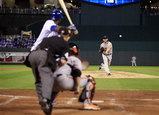 Bumgarner, Giants top Royals 7-1 in Series opener