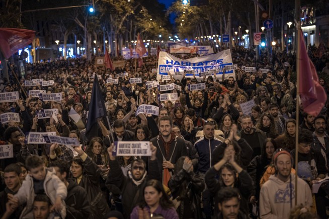 Tens of thousands of Spaniards protest housing crunch and high rents in Barcelona