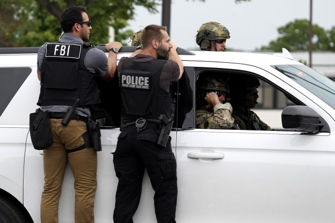 6 dead, 30 hurt in shooting at Chicago-area July 4 parade