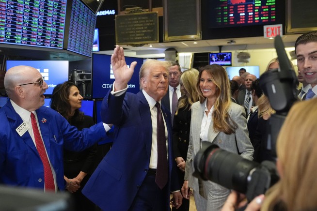 Stock market today: Wall Street’s rally stalls as Nasdaq pulls back from its record