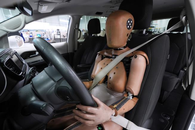 A new crash test dummy that better resembles women gets key government endorsement