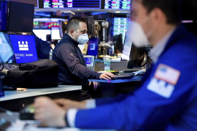 A late buying drive pushes stocks higher on Wall Street