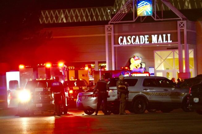 Police hunt gunman who killed 5 at Washington state mall