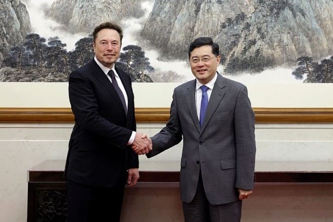 China's commerce minister meets Tesla's Musk, promises support to foreign companies
