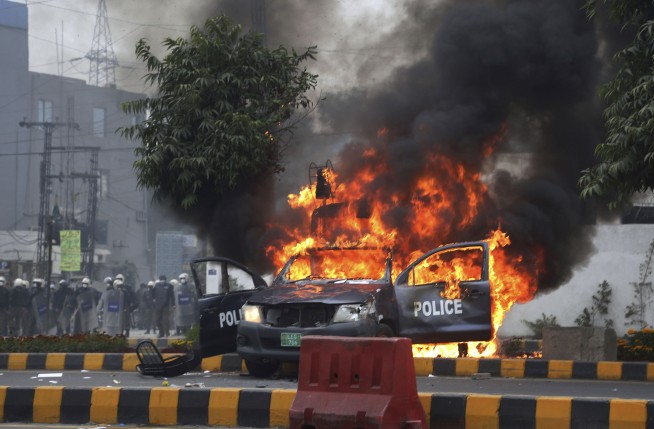 Pakistan charges 250 lawyers for treason in hospital assault