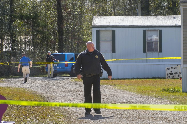 Louisiana shooting leaves 5 dead; suspect at large