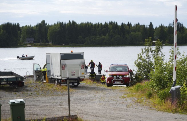 Small plane carrying parachutists crashes in Sweden, 9 dead