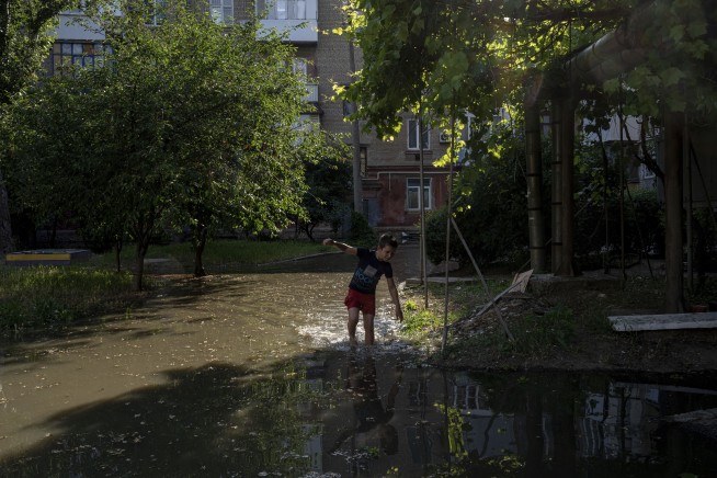 Ukrainians make desperate escape from floods after dam collapse as shelling echoes overhead