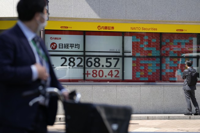 Asian shares mixed as surging oil prices fan inflation fears
