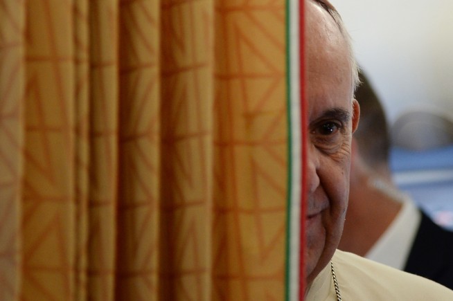 The Latest: Pope brings 12 Syrian Muslim refugees to Italy