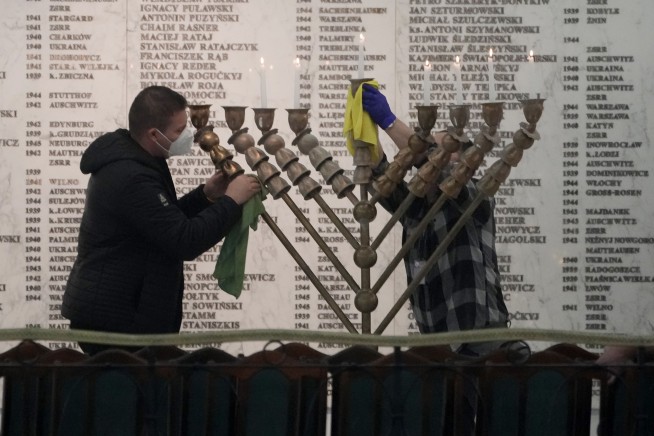 Far-right lawmaker extinguishes Hanukkah candles in Polish parliament