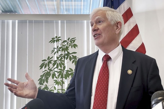 Trump rescinds Brooks endorsement in Senate race in Alabama