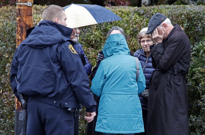 AP sources: At least 10 dead in Pittsburgh synagogue attack