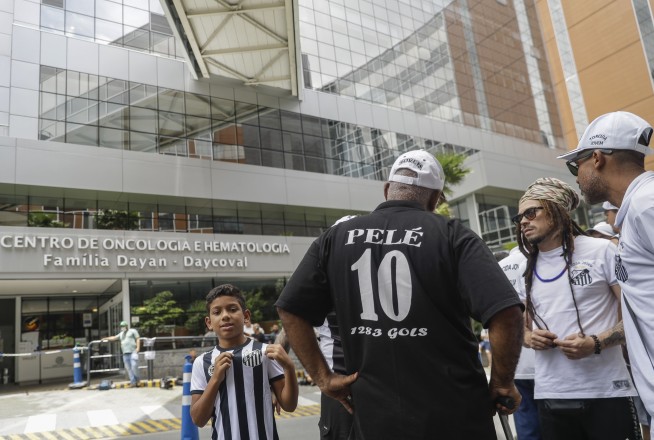 Pelé's family: COVID caused infection, death not imminent