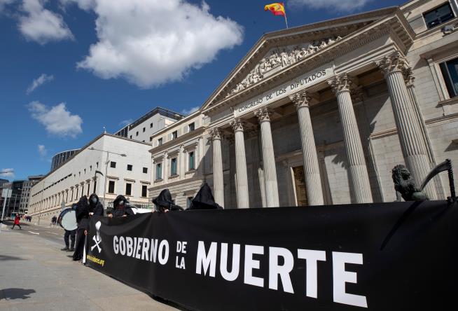 25-year-old Noelia Castillo dies by legal euthanasia in case that drew national spotlight in Spain