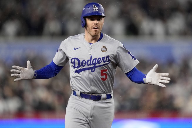 Freddie Freeman homers again for Dodgers early in Game 4 to set a pair of World Series records