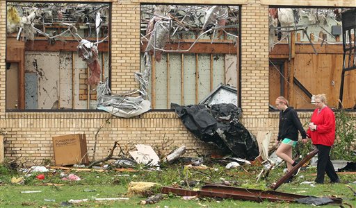 5 killed, homes destroyed as tornadoes hit Texas, Arkansas