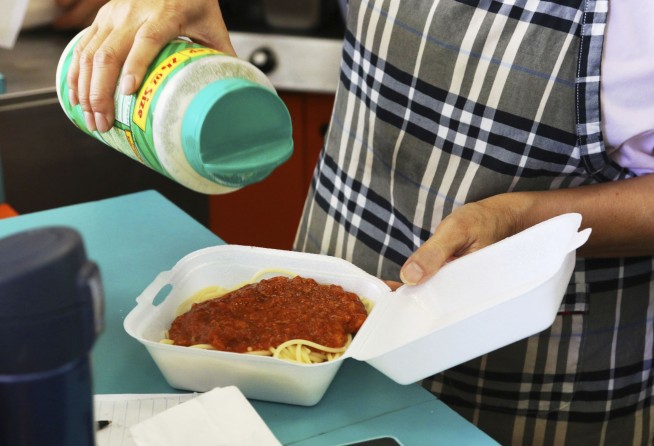 Hawaii weighs first-in-nation plastic bans at restaurants