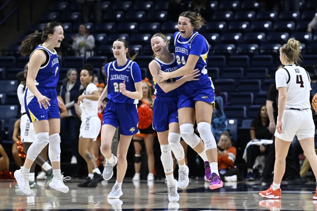 CBS Sports entrant finishes 1 game from a perfect bracket in women's NCAA Tournament