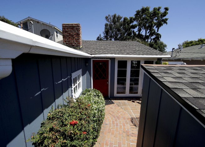 Tiny California cottage on market for just under $1 million