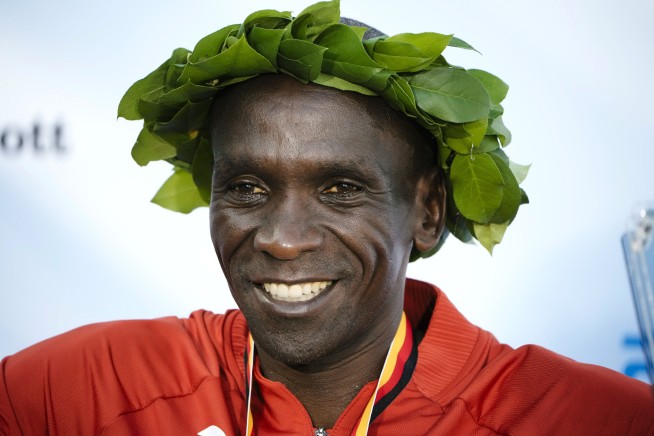 Tigst Assefa shatters the women's marathon world record by more than 2 minutes in Berlin