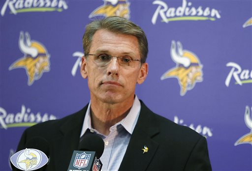 Vikings bring back Peterson despite abuse charge
