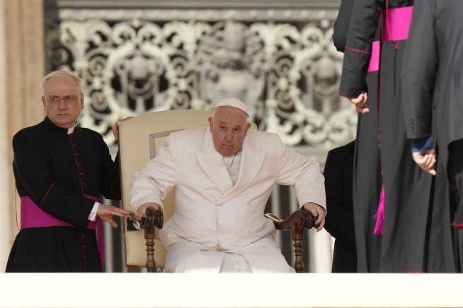 Pope to be hospitalized for days with respiratory infection