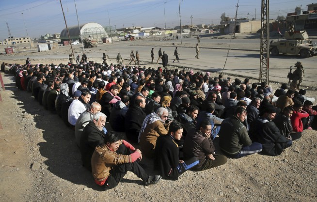 Iraqis advance in Mosul as bomb south of Baghdad kills 21