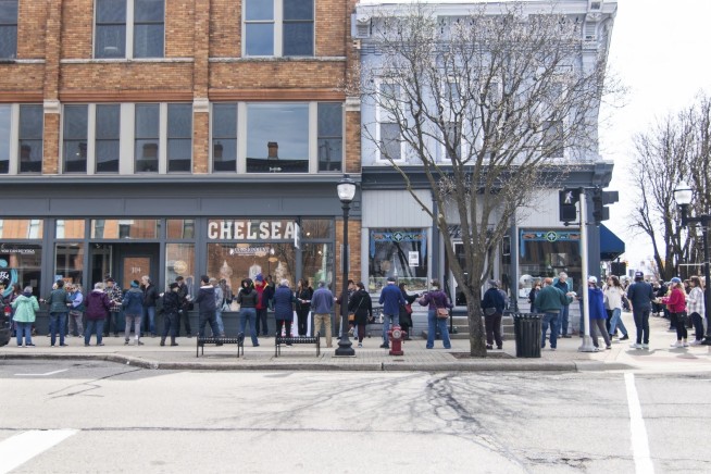 See how a Michigan town moved 9,100 books one by one to their new home