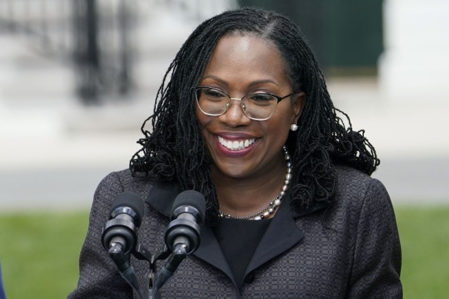 Justice Jackson makes Supreme Court debut in brief ceremony