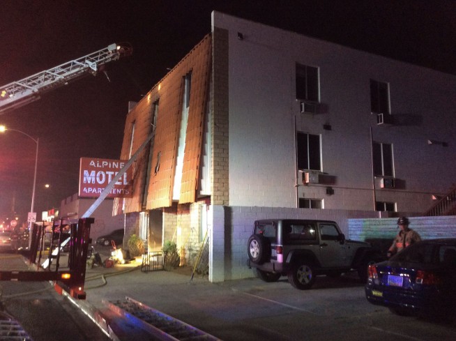 6 killed, 13 injured in Las Vegas apartment building fire