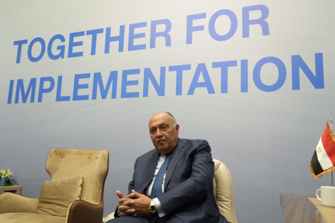 Drinks at Egypt climate talks now free, jailed activist not