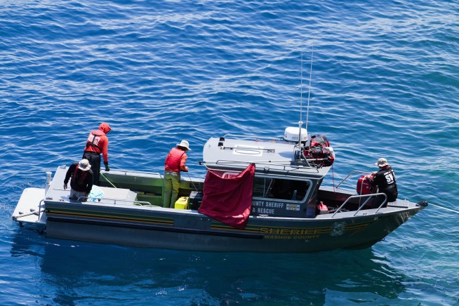8 who died when boat capsized on Lake Tahoe were not wearing life vests, investigators say