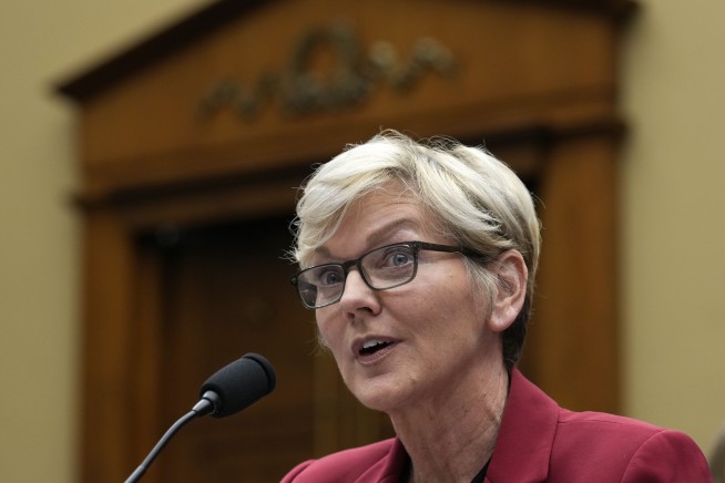 Biden releasing 1 million barrels of gasoline from Northeast reserve in bid to lower prices at pump