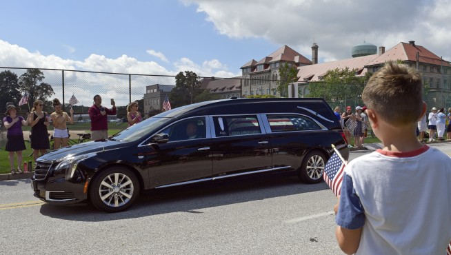 Private service for McCain before burial at Naval Academy