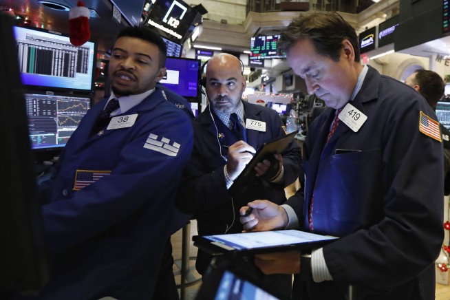 Stocks close lower on Wall Street ahead of tariff deadline