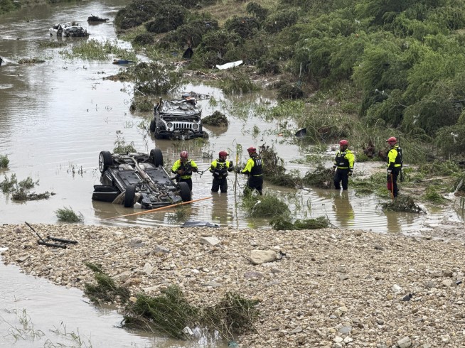 At least 5 dead and 2 missing in San Antonio after heavy rains flood parts of Texas